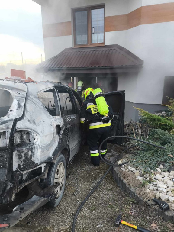 Pożar samochodu w gminie Bogoria