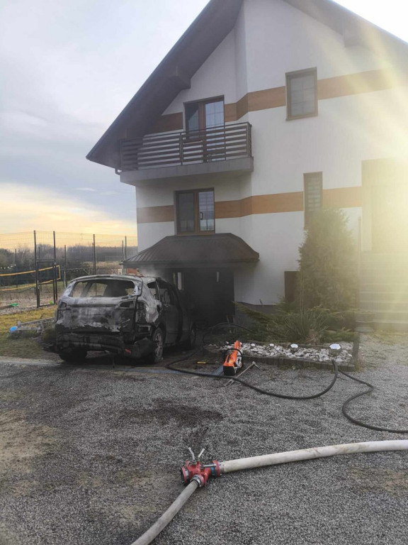 Pożar samochodu w gminie Bogoria