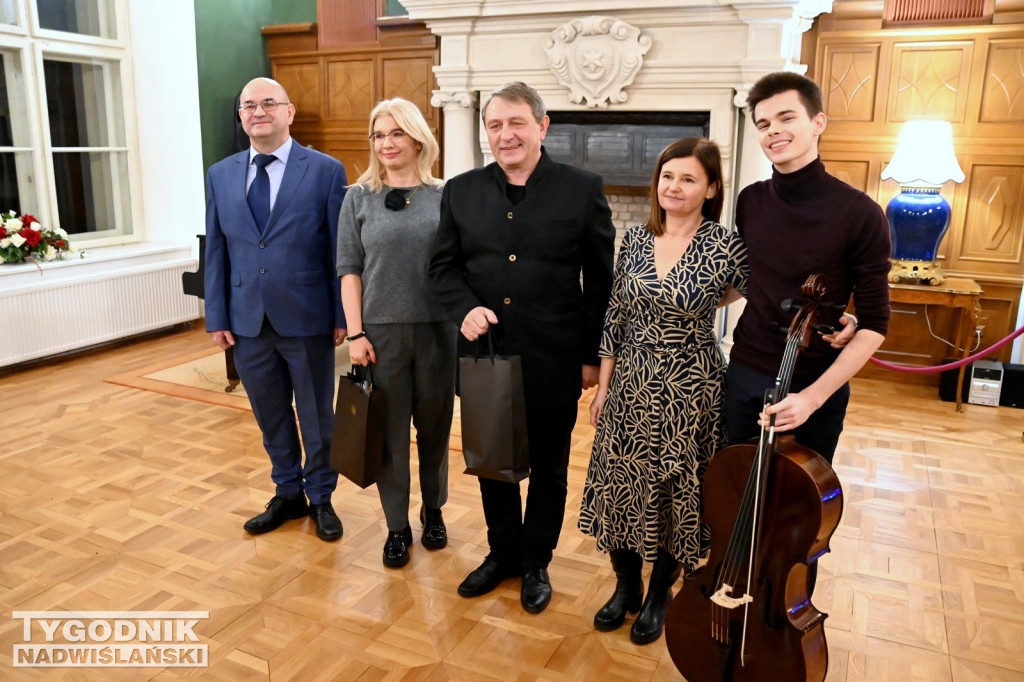 Przekazanie czeku dla Krzysztofa Michalskiego z Tarnobrzega