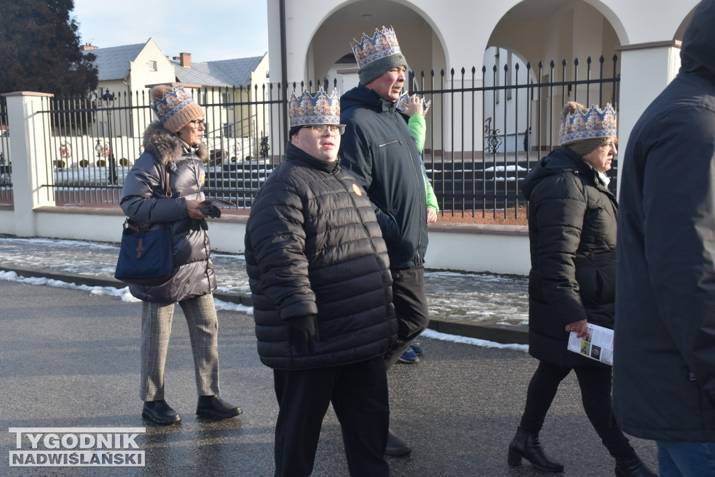 Orszak i jasełka w Nowej Dębie