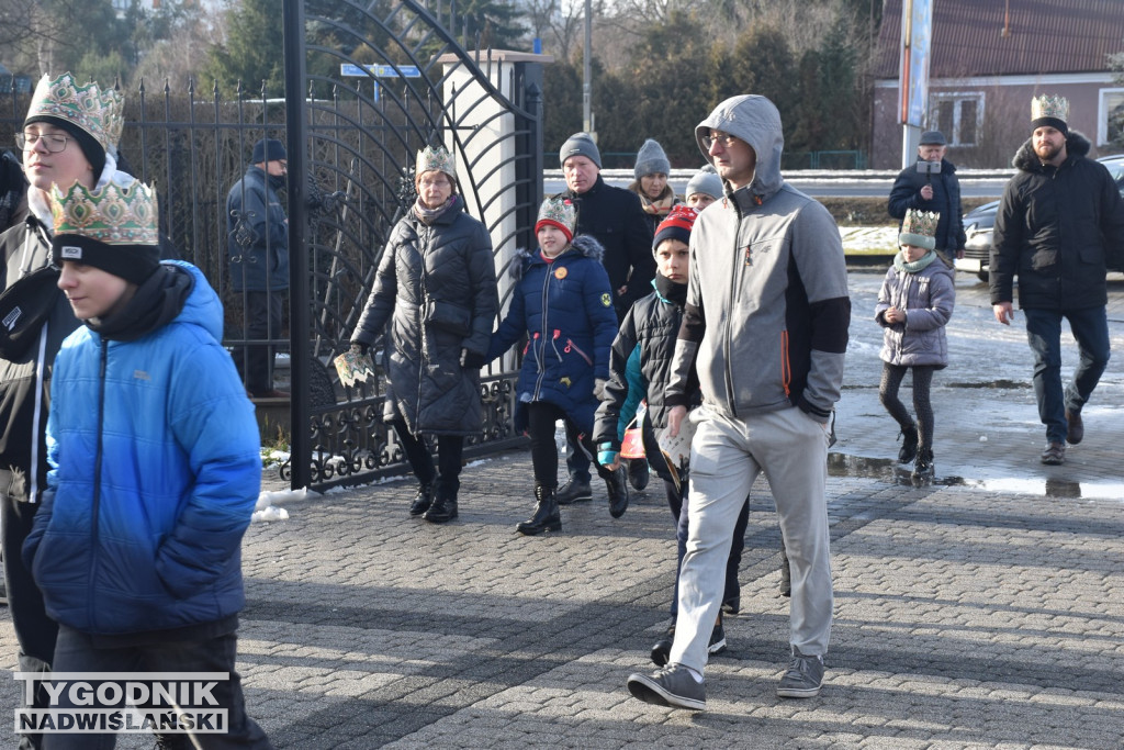 Orszak i jasełka w Nowej Dębie