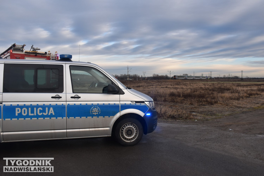 Zalesie Gorzyckie. Samochód wjechał pod pociąg