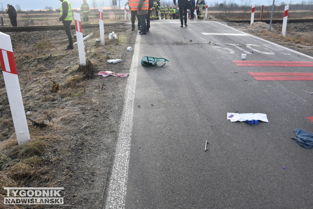 Zalesie Gorzyckie. Samochód wjechał pod pociąg