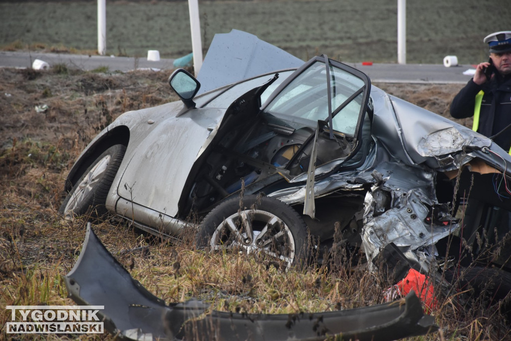 Zalesie Gorzyckie. Samochód wjechał pod pociąg