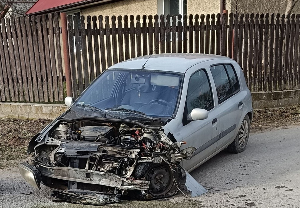 Kolizja na drodze powiatowej w pow. staszowskim