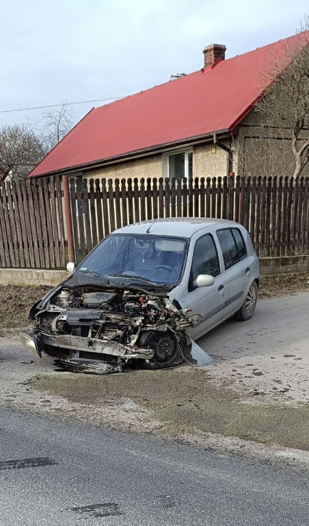 Kolizja na drodze powiatowej w pow. staszowskim