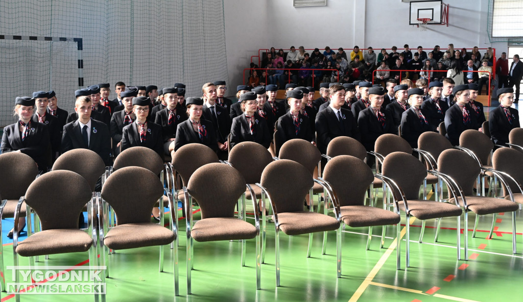 Nowe stewardessy i nowi stewardzi zaprzysiężeni
