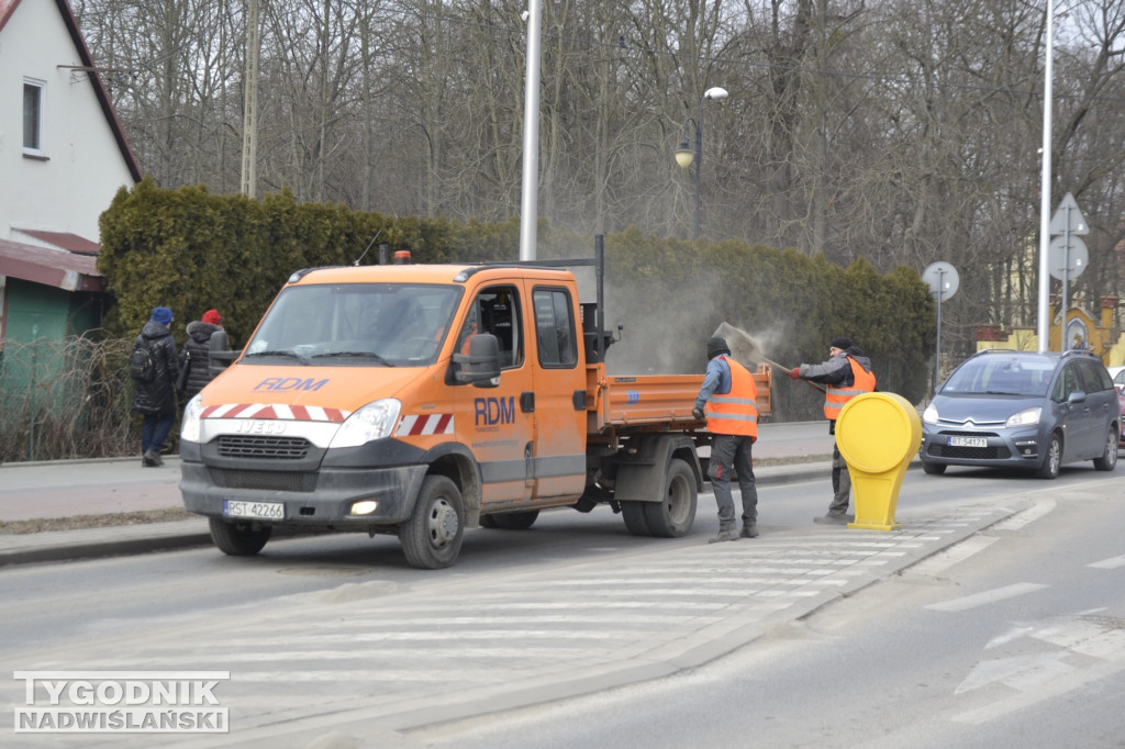 Sprzątanie ulic i chodników po akcji \\\