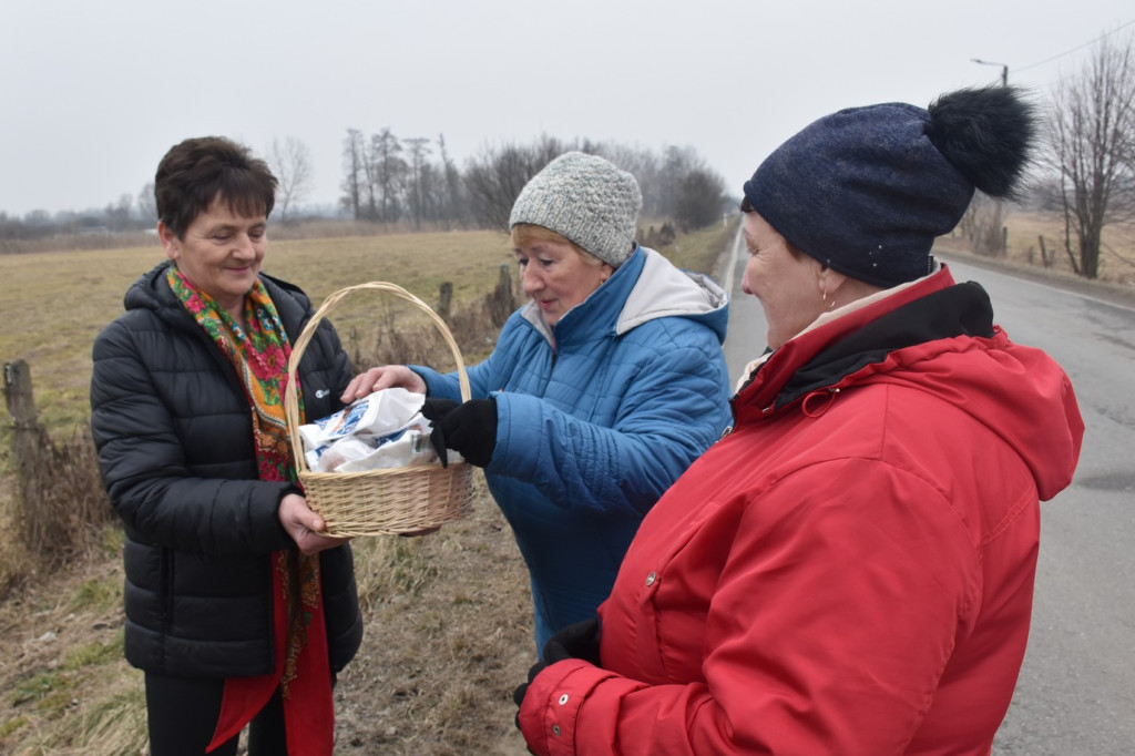 Rozdawanie pączków w Pączku Gorzyckim