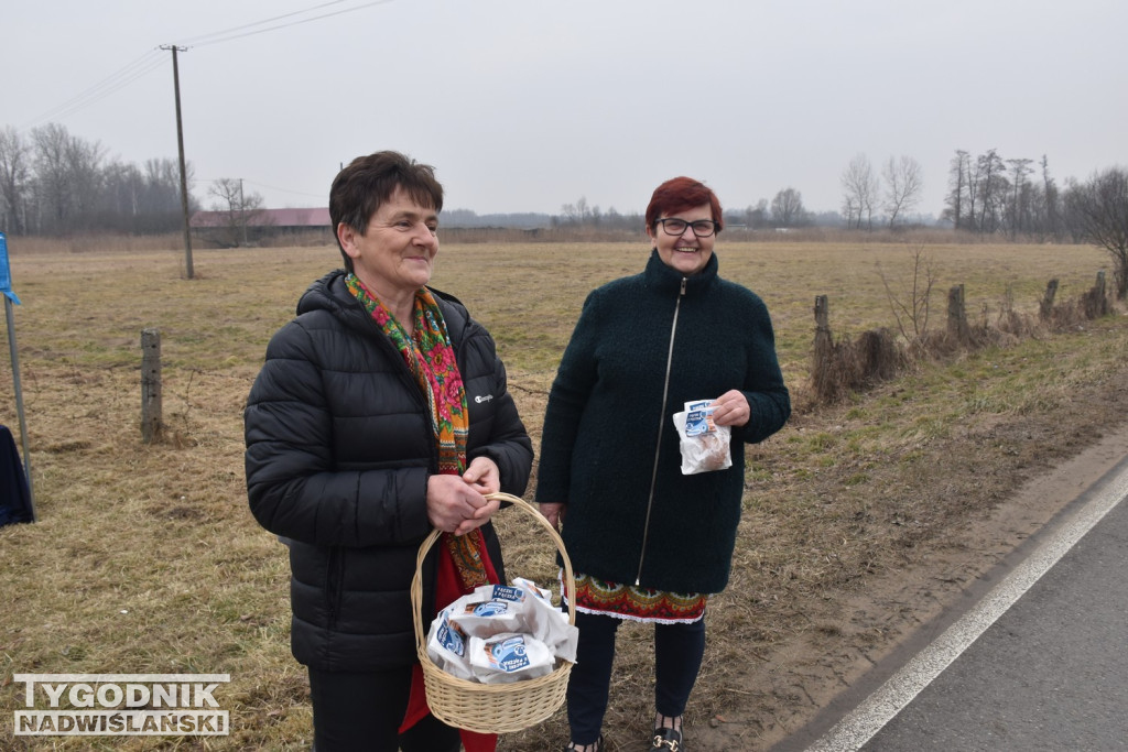 Rozdawanie pączków w Pączku Gorzyckim