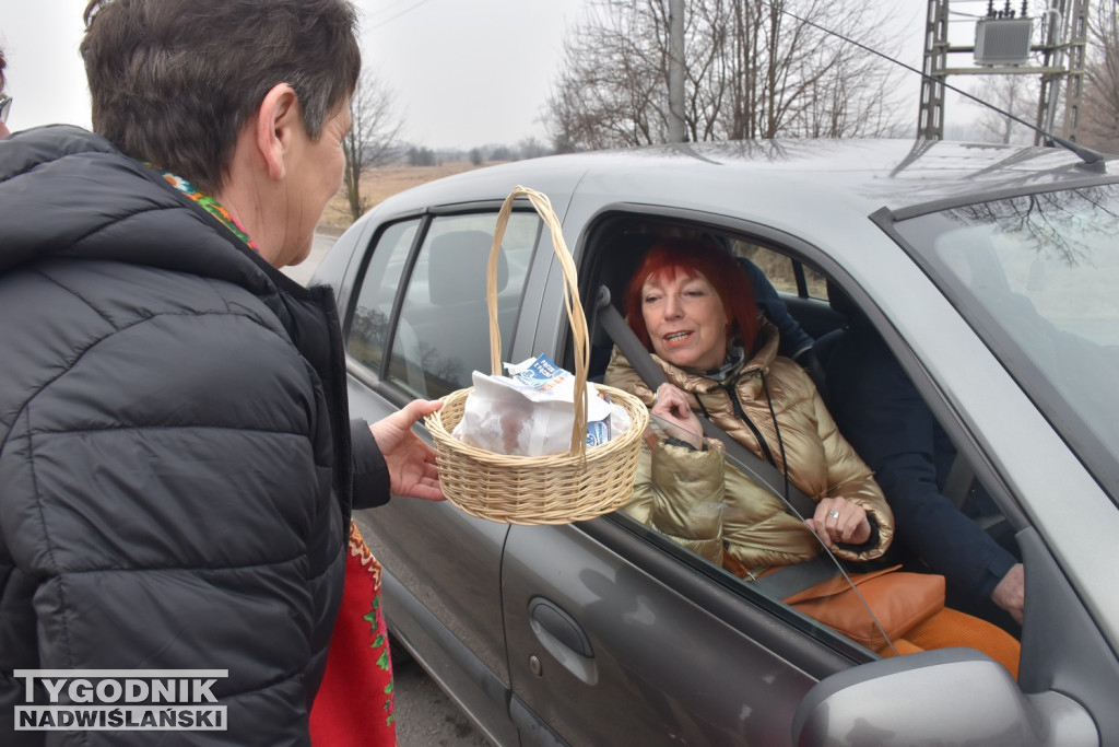 Rozdawanie pączków w Pączku Gorzyckim