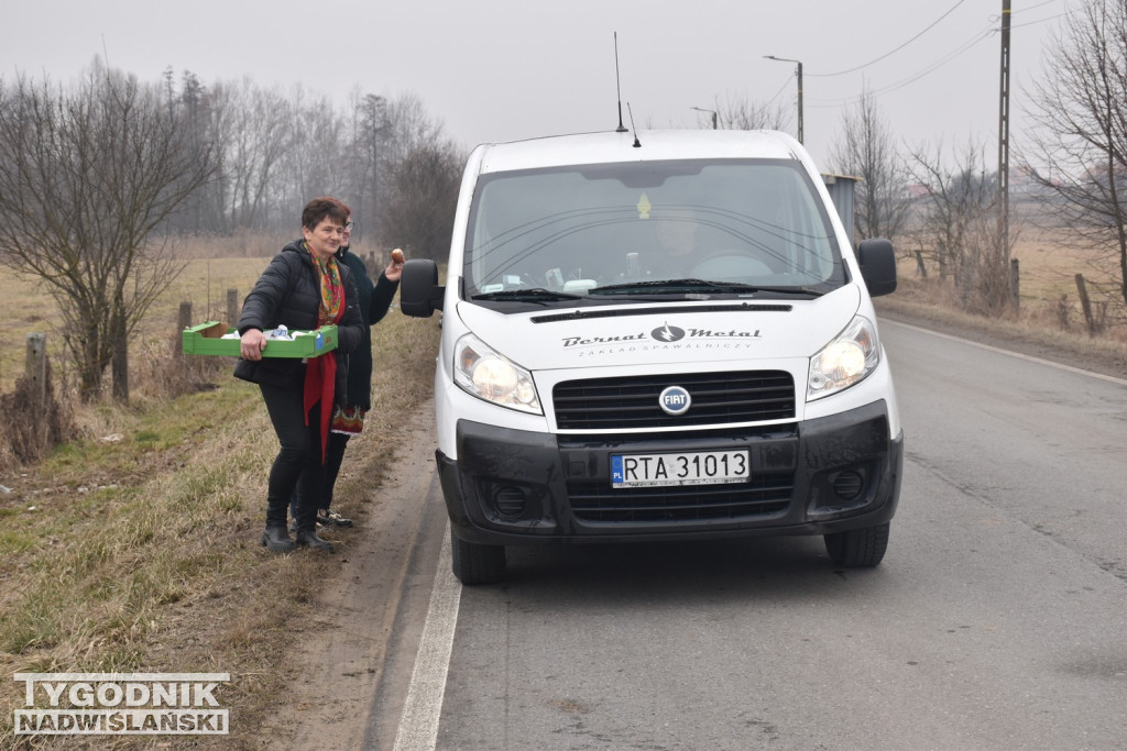 Rozdawanie pączków w Pączku Gorzyckim