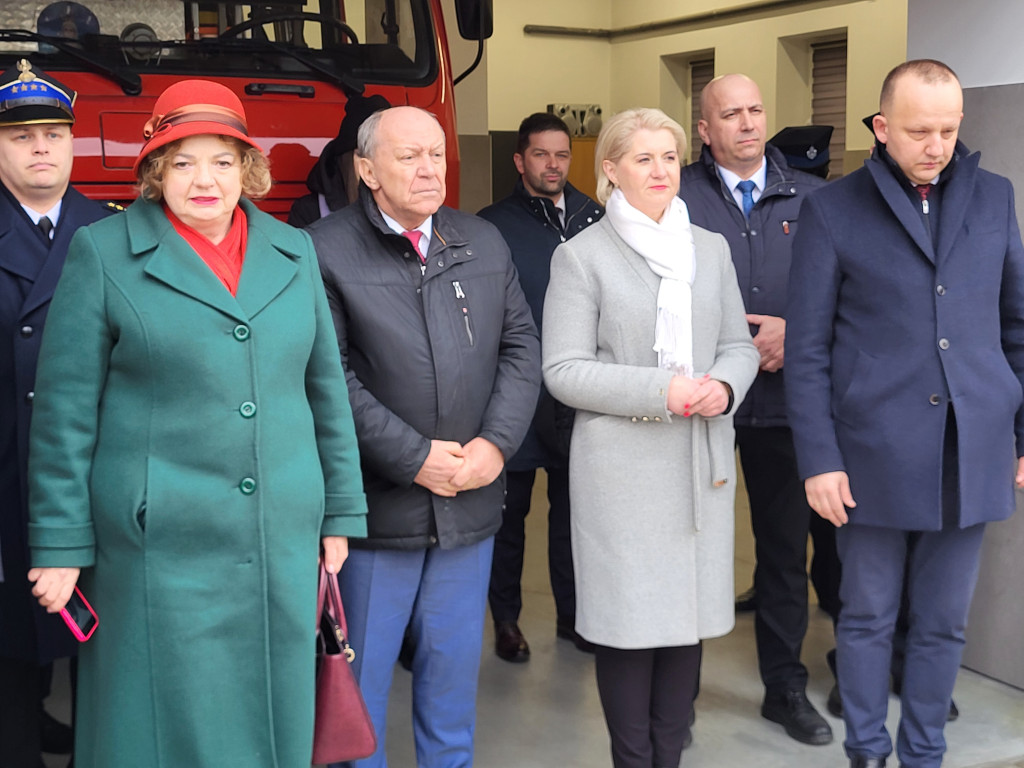 Strażacy z OSP Dąbrowica mają nowy samochód
