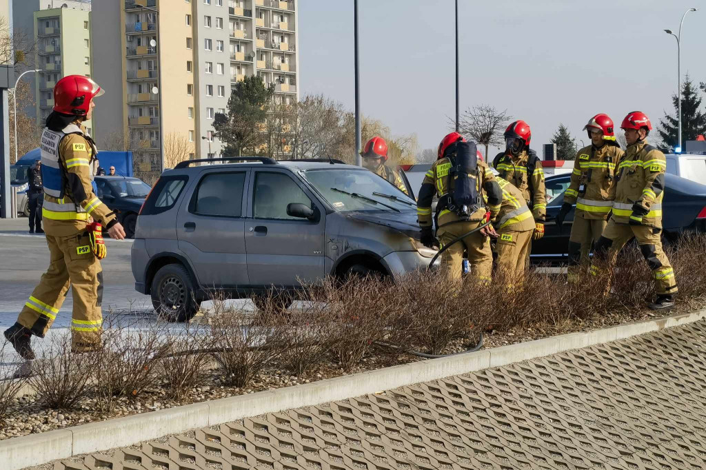 Pożar samochodu na parkingu w Stalowej Woli