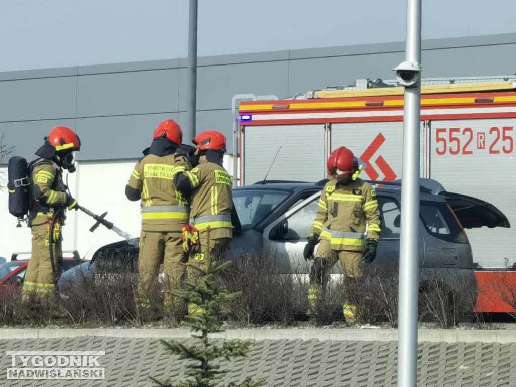 Pożar samochodu na parkingu w Stalowej Woli