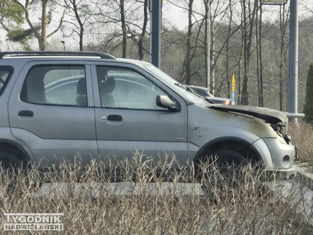 Pożar samochodu na parkingu w Stalowej Woli