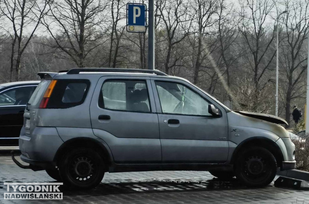 Pożar samochodu na parkingu w Stalowej Woli