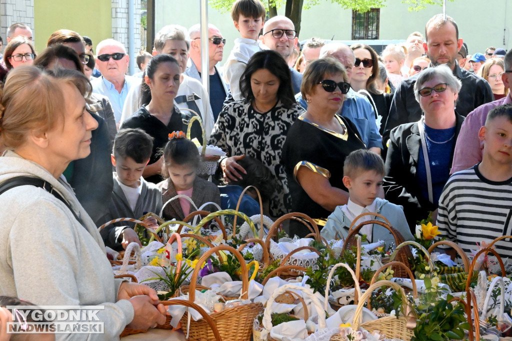 Święcenie pokarmów w kościele dominikańskim w Tarnobrzegu
