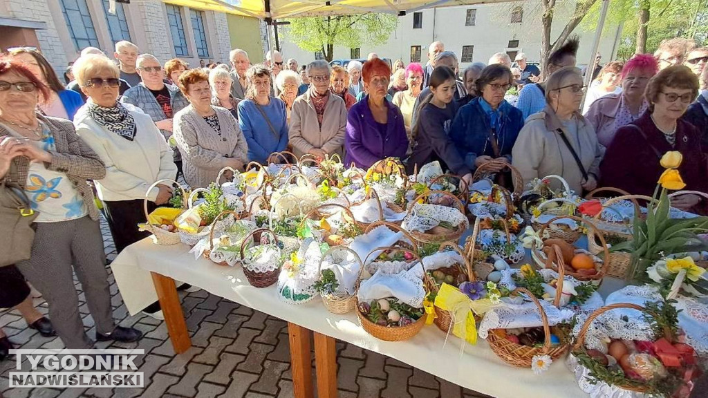 Święcenie pokarmów w kościele dominikańskim w Tarnobrzegu