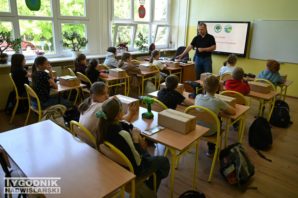 Warsztaty z budowania budek lęgowych dla uczniów