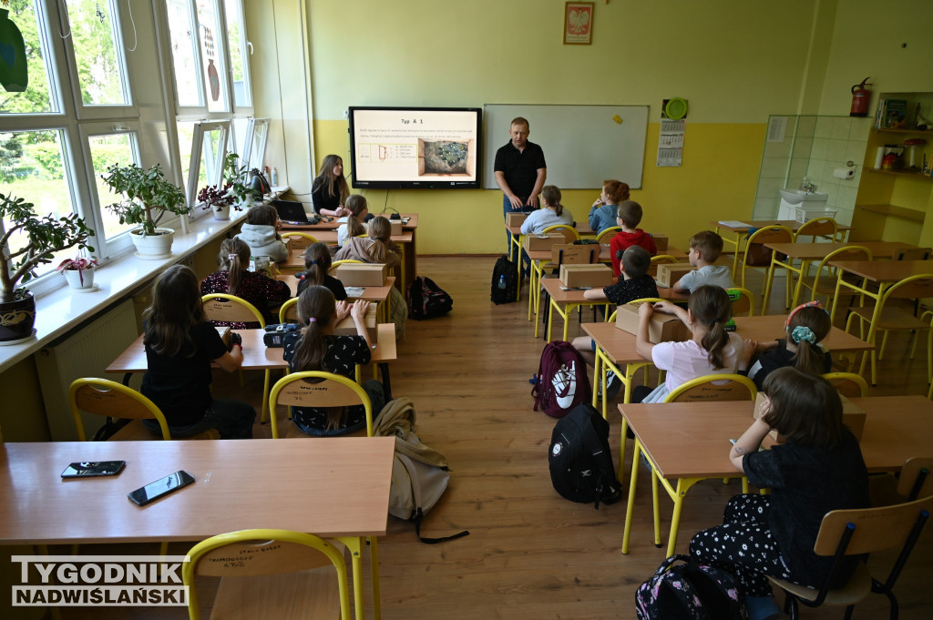 Warsztaty z budowania budek lęgowych dla uczniów