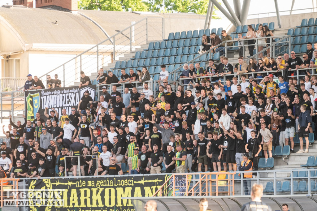 Zdjęcia z trybun mecz Siarka - Stal
