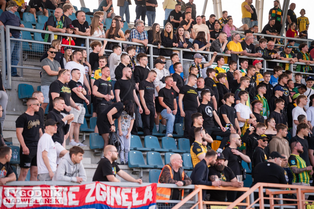 Zdjęcia z trybun mecz Siarka - Stal