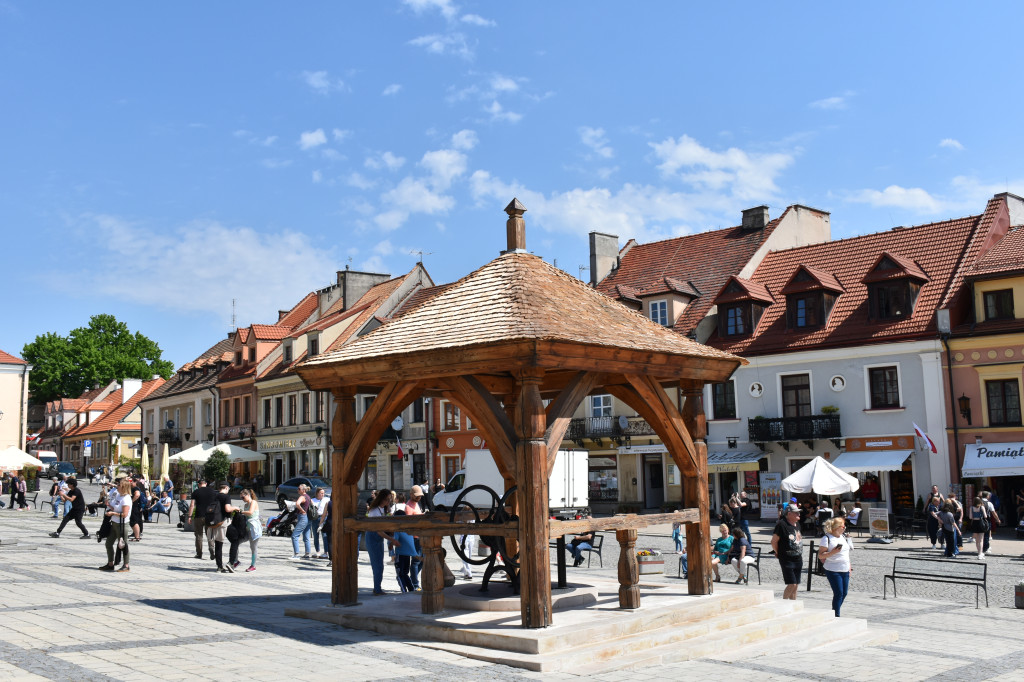 Staromiejska studnia po remoncie