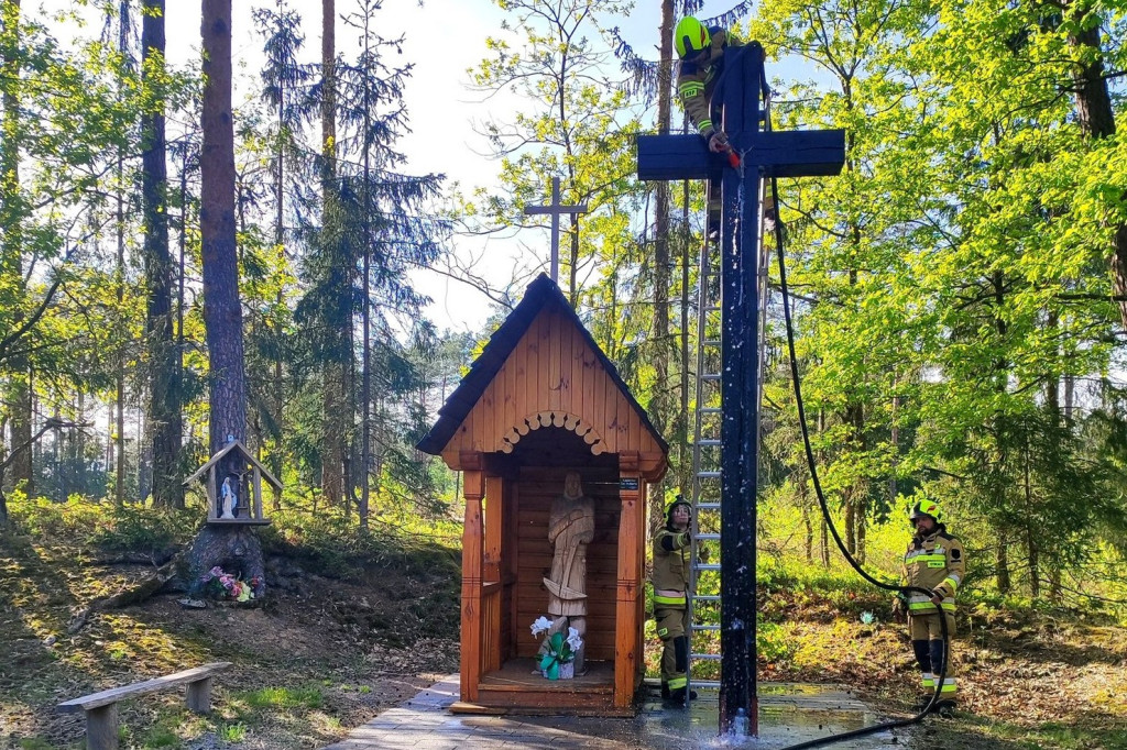 Płonący krzyż w Zaklikowie