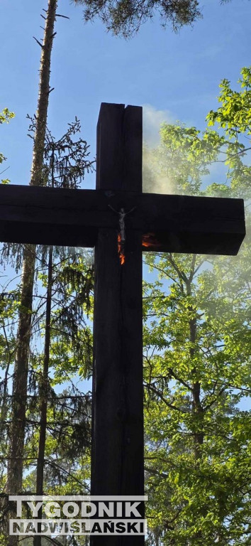 Płonący krzyż w Zaklikowie