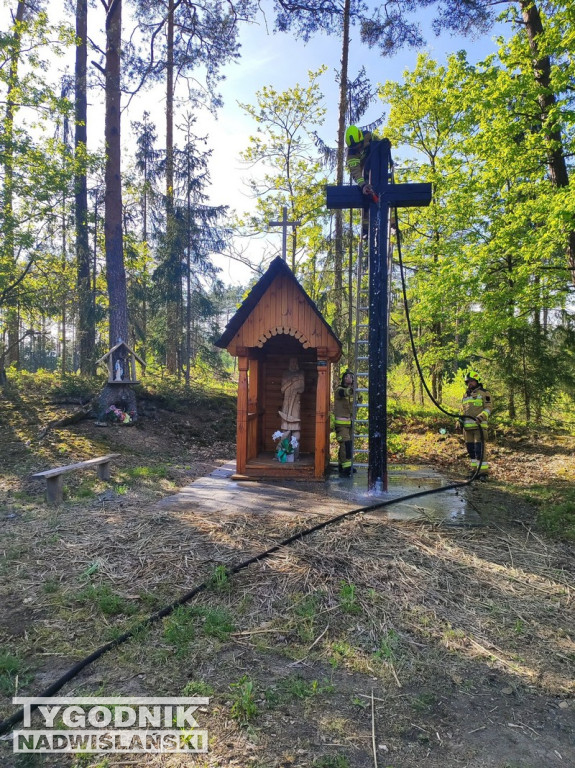 Płonący krzyż w Zaklikowie