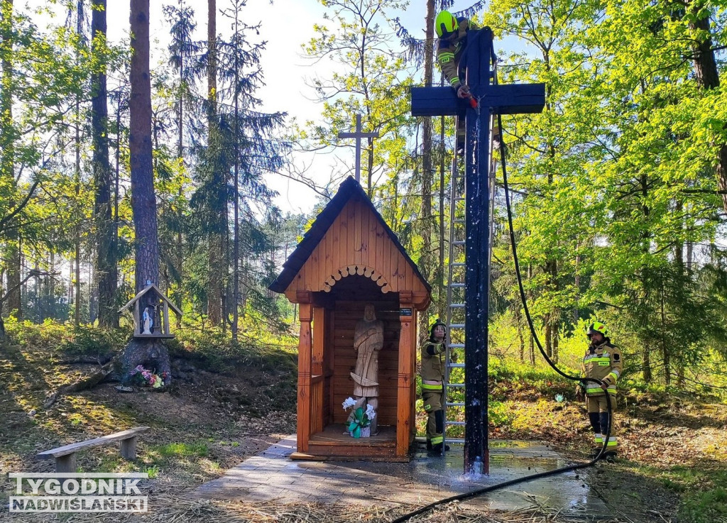 Płonący krzyż w Zaklikowie