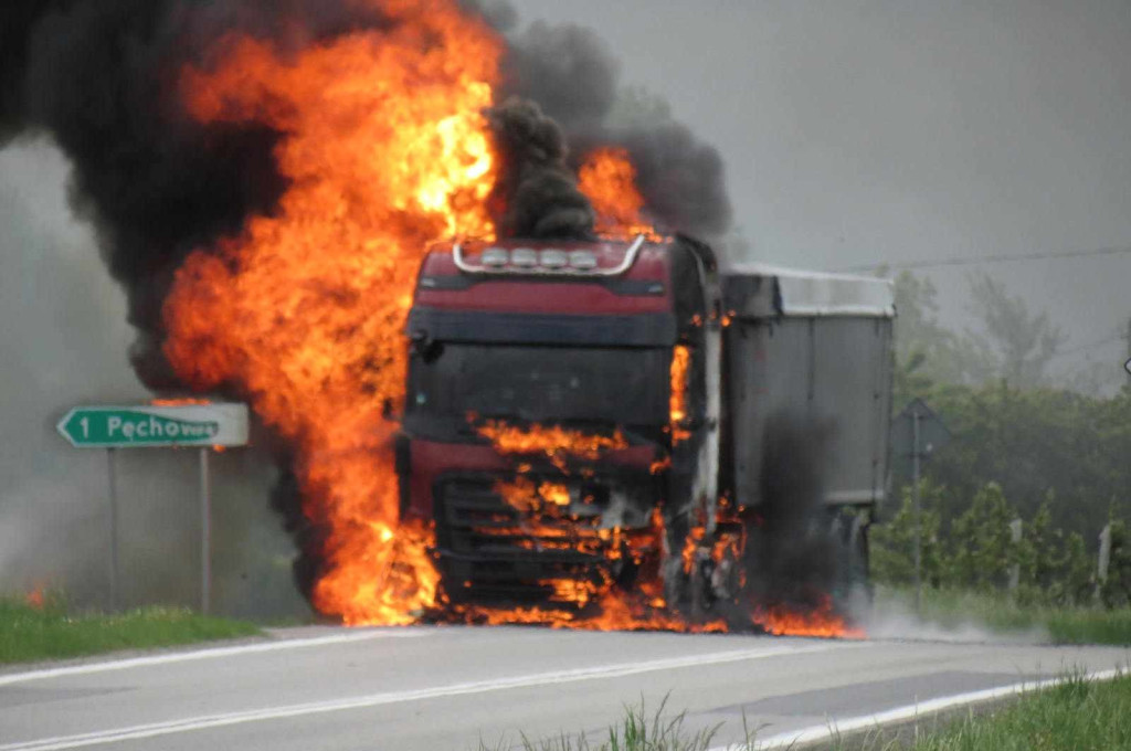 Pożar ciężarówki na DK9