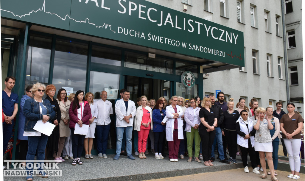 Manifestacja przed sandomierskim szpitalem