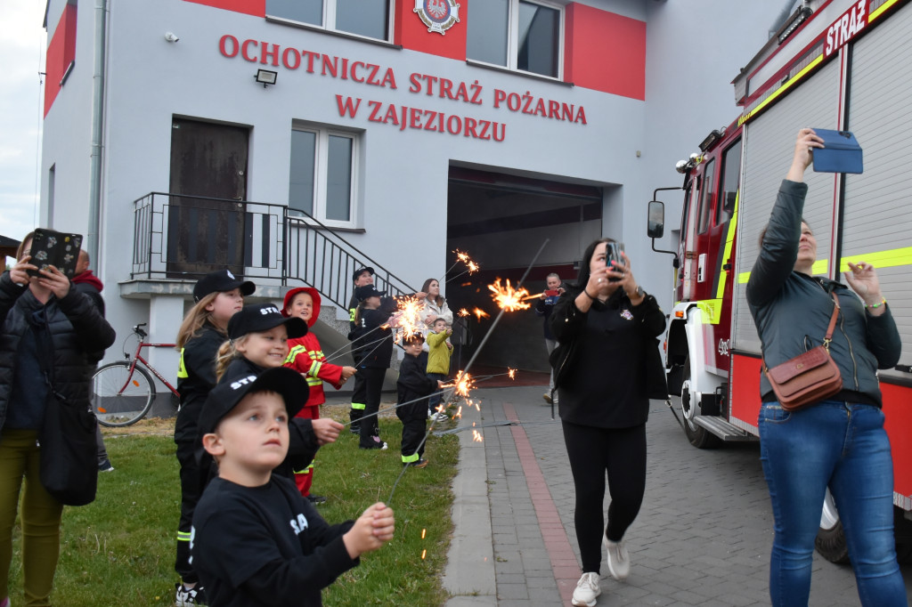 Powitanie wozu strażackiego w Zajeziorzu