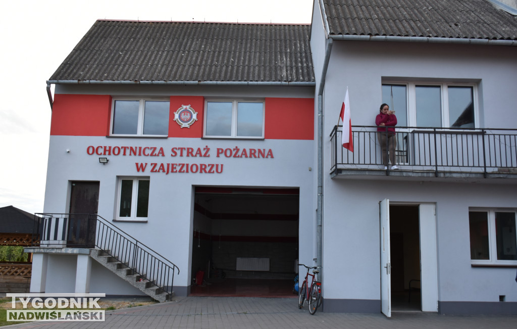 Powitanie wozu strażackiego w Zajeziorzu