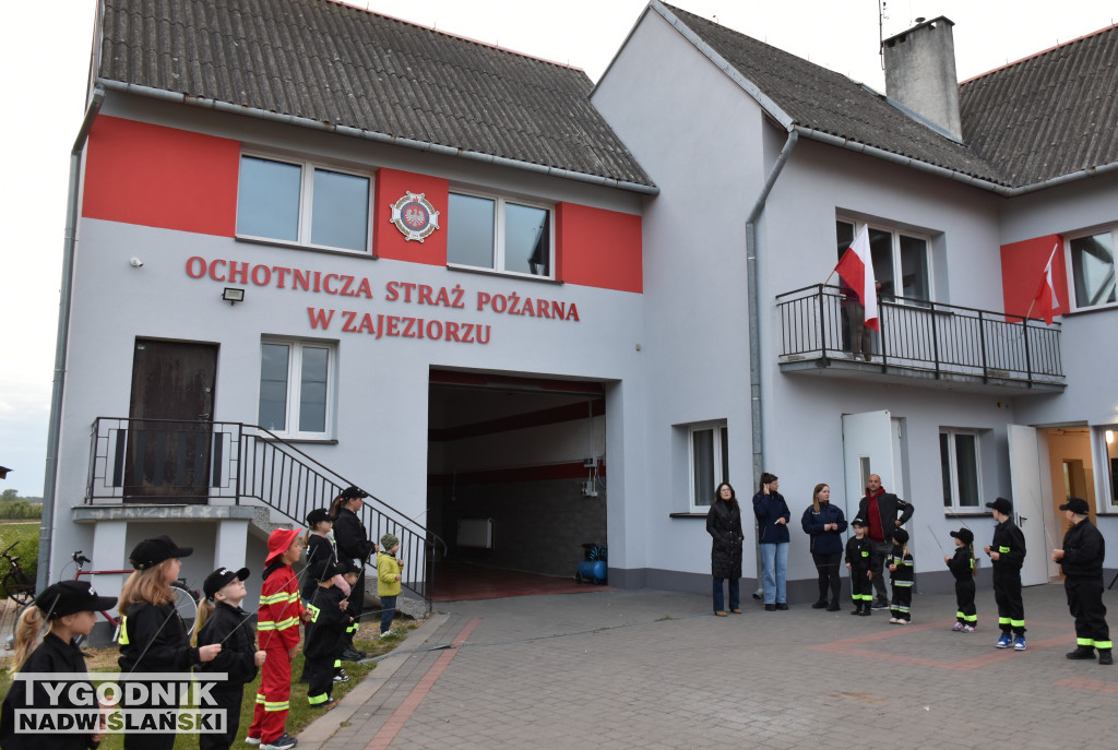 Powitanie wozu strażackiego w Zajeziorzu