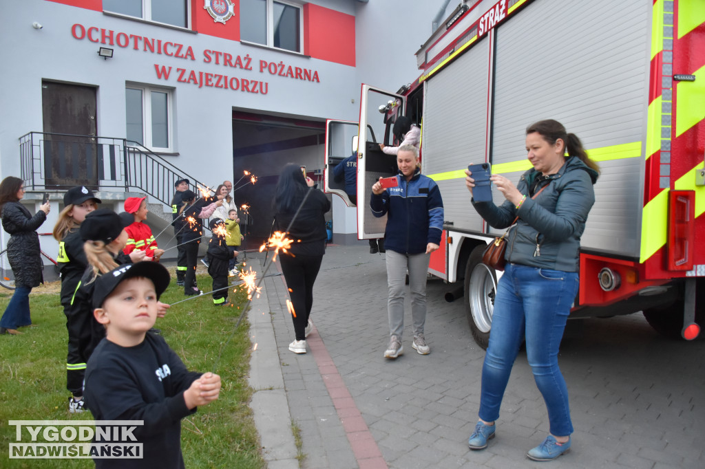 Powitanie wozu strażackiego w Zajeziorzu