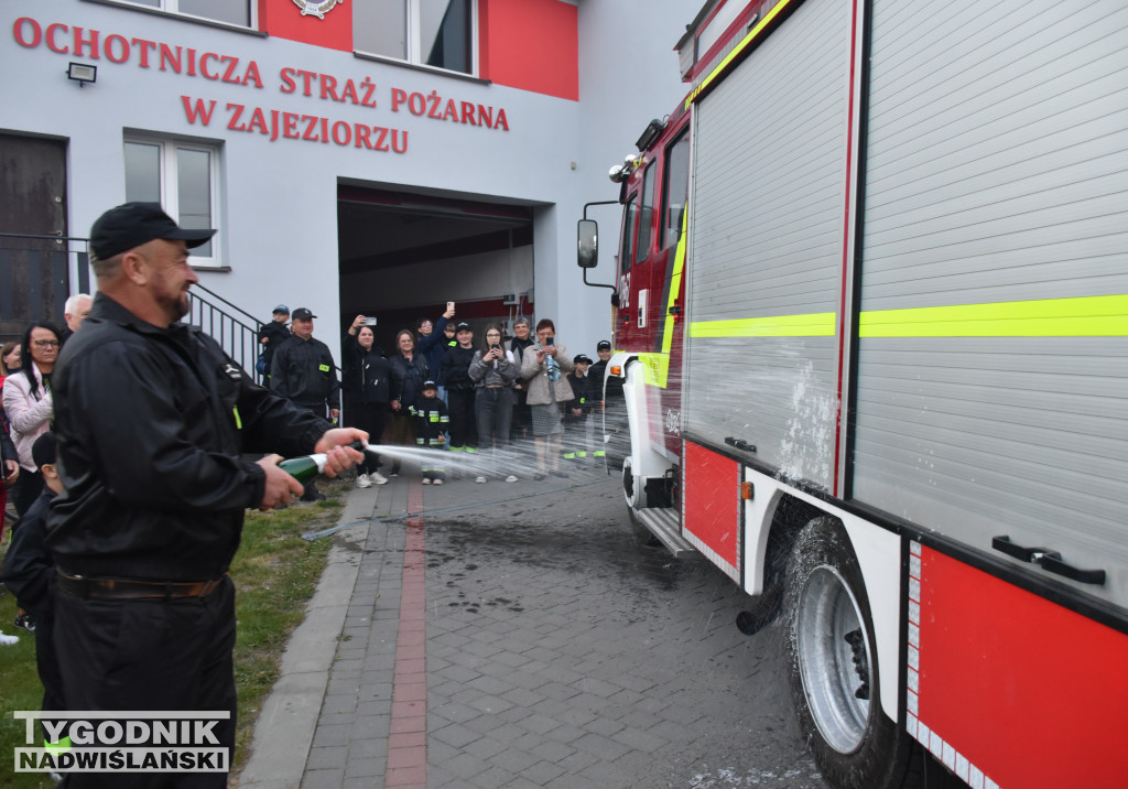Powitanie wozu strażackiego w Zajeziorzu