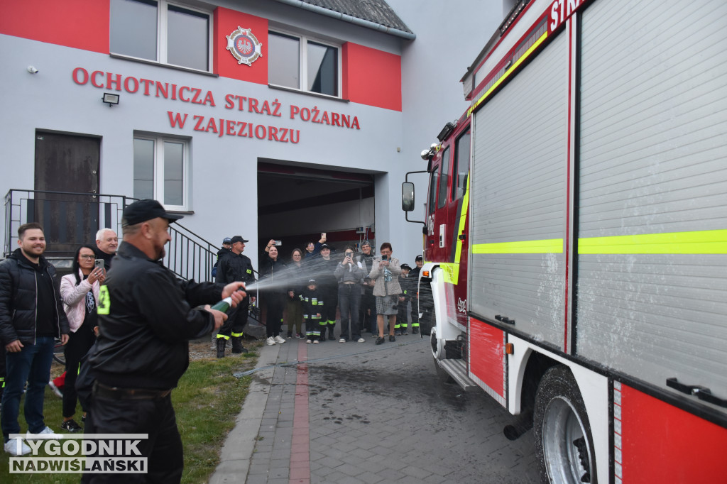 Powitanie wozu strażackiego w Zajeziorzu
