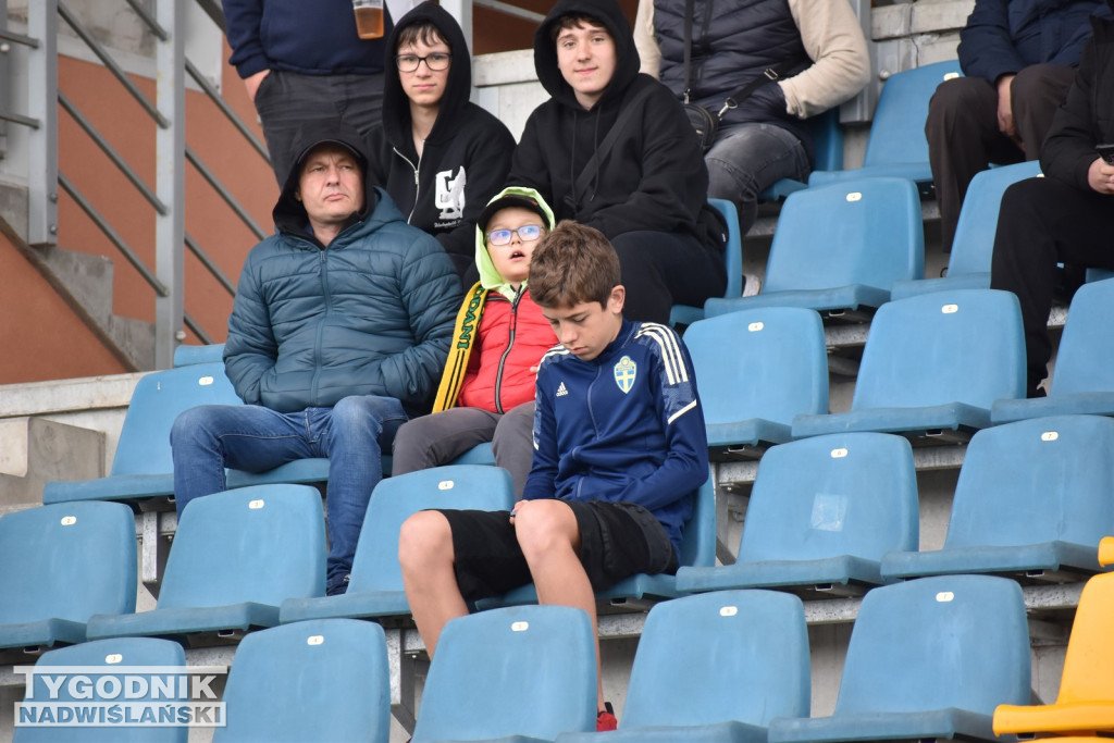Zdjęcia z trybun z meczu Siarka - Wiślani