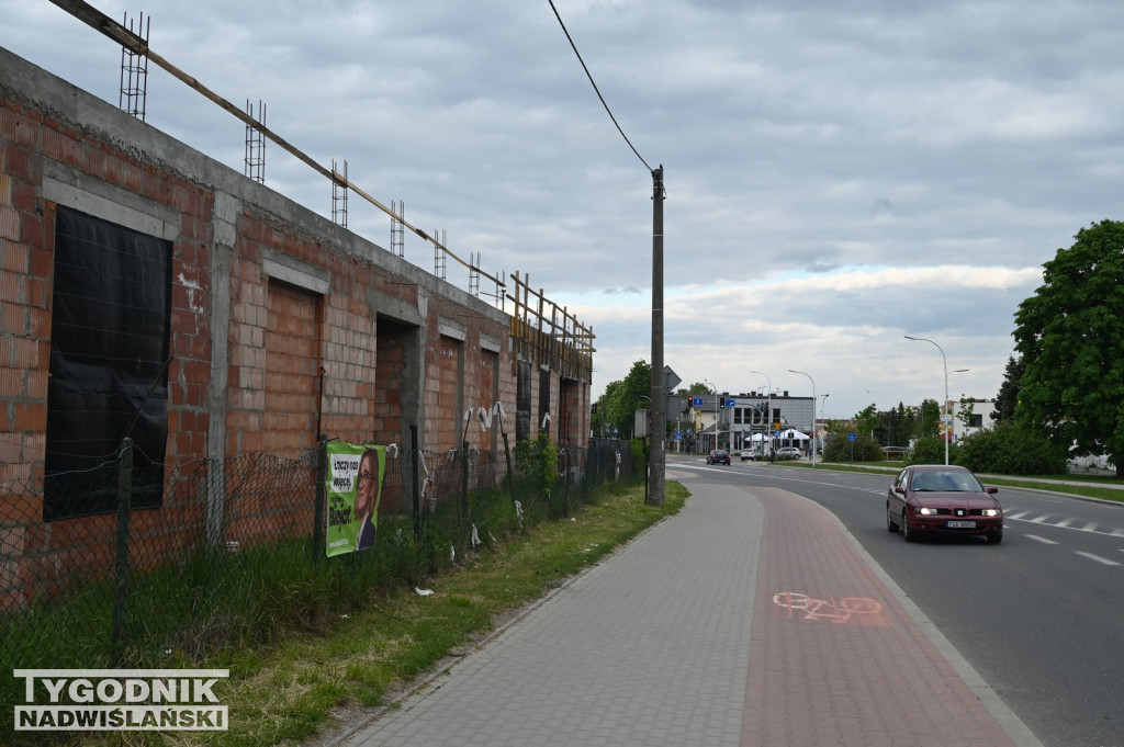 Wznowiona budowa budynku wielofunkcyjnego w Tarnobrzegu