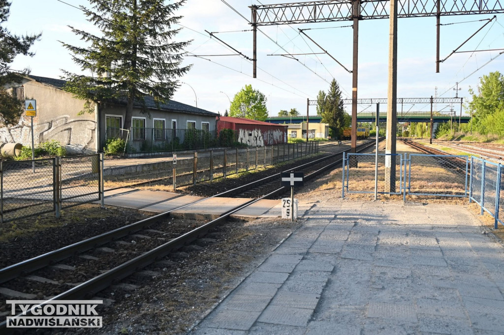 Nastolatek wpadł pod pociąg w Tarnobrzegu