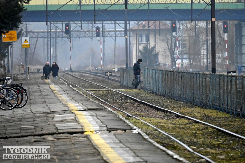 Nastolatek wpadł pod pociąg w Tarnobrzegu