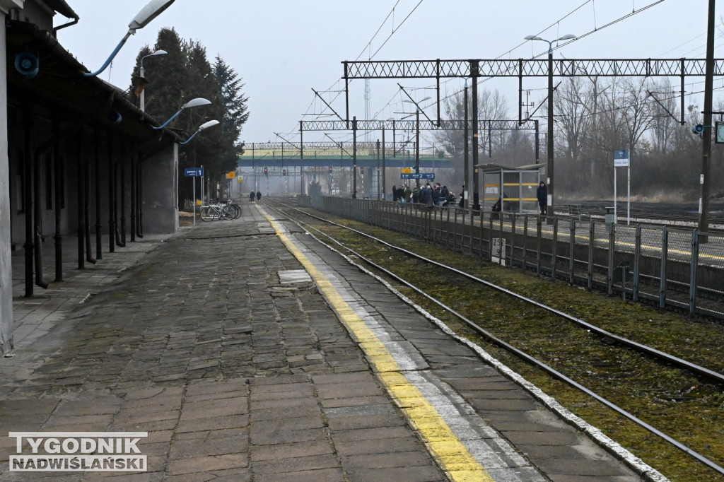 Nastolatek wpadł pod pociąg w Tarnobrzegu