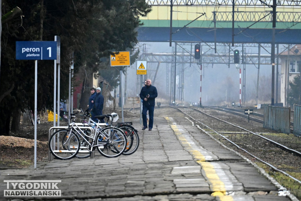 Nastolatek wpadł pod pociąg w Tarnobrzegu