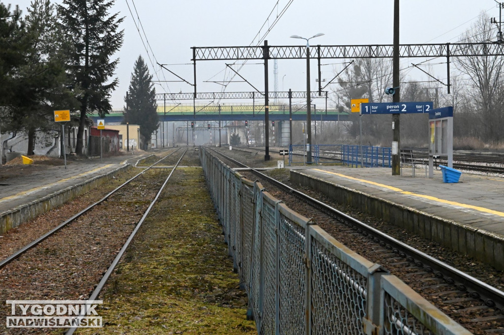 Nastolatek wpadł pod pociąg w Tarnobrzegu