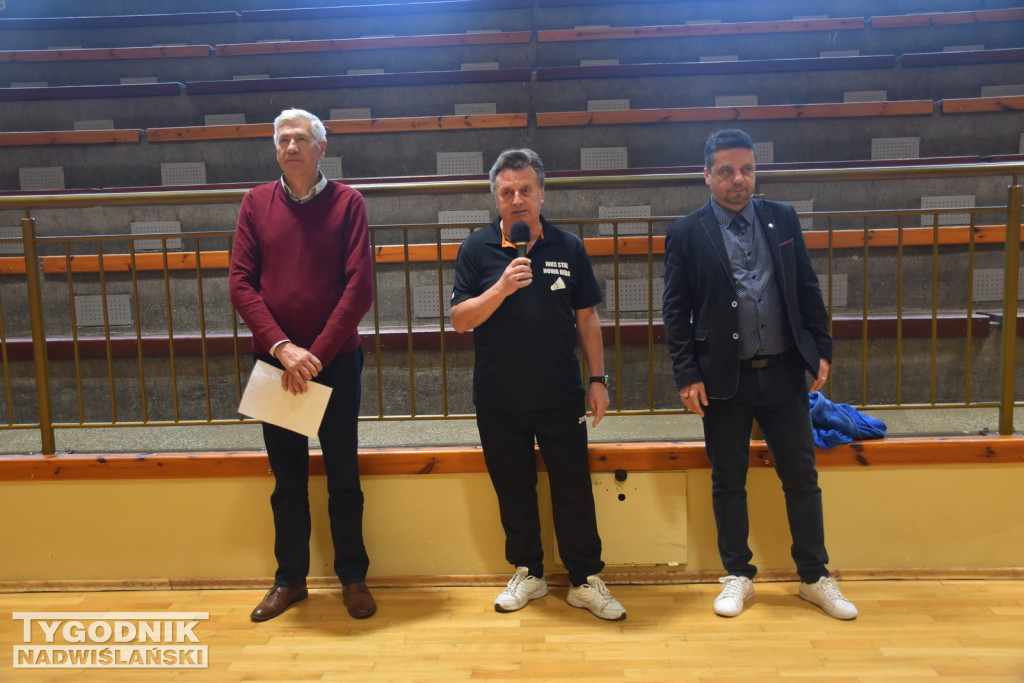 Turniej badmintona w Nowej Dębie