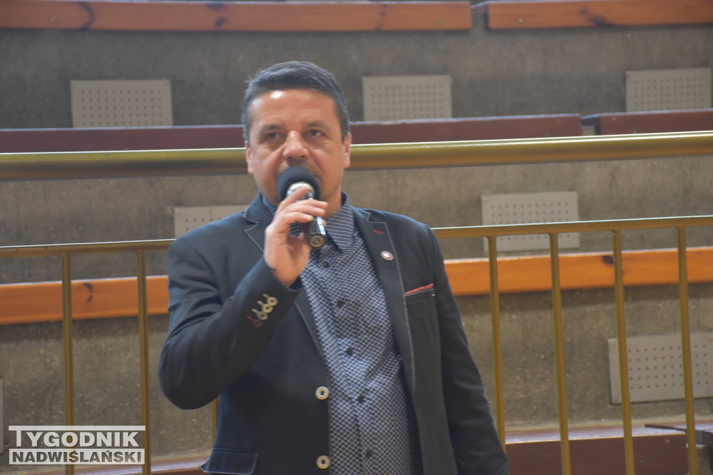 Turniej badmintona w Nowej Dębie