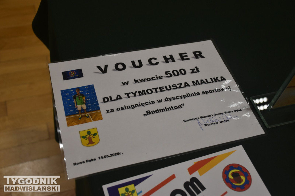 Turniej badmintona w Nowej Dębie